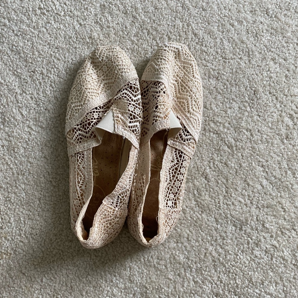 Laced shoes